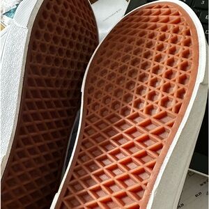 9.5 women’s vans pet friendly home excellent condition!